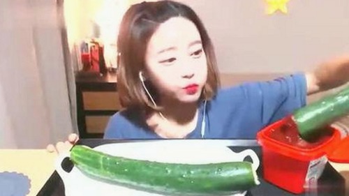 揭秘娱乐圈背后的故事：关注www.色 萝网站17c的最新动态