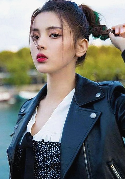 揭秘娱乐圈幕后故事：日批视频引发关注